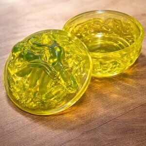 Uranium Vaseline Glass Erotic women Motive Trinket Box